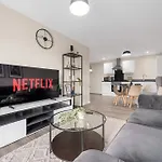 2 Bed Free Parking Mcr Apartment By City Superhost